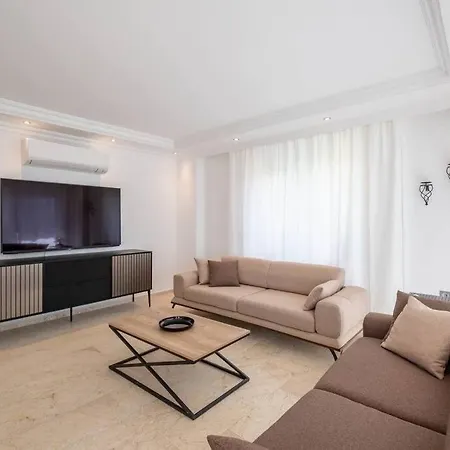 Lovely Spacious Sea-view Willa *