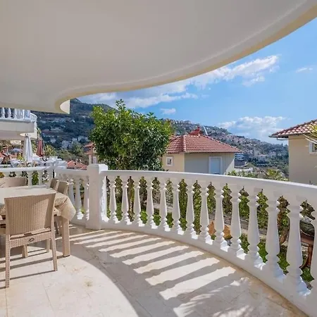Lovely Spacious Sea-view Willa Alanya